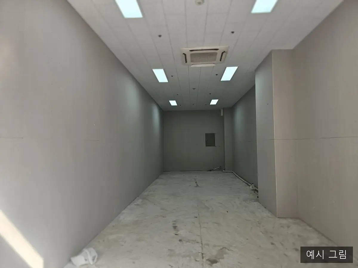 집기를 걷어낸 실내의 벽과 바닥, 천장 설비를 보여 주는 예시 그림