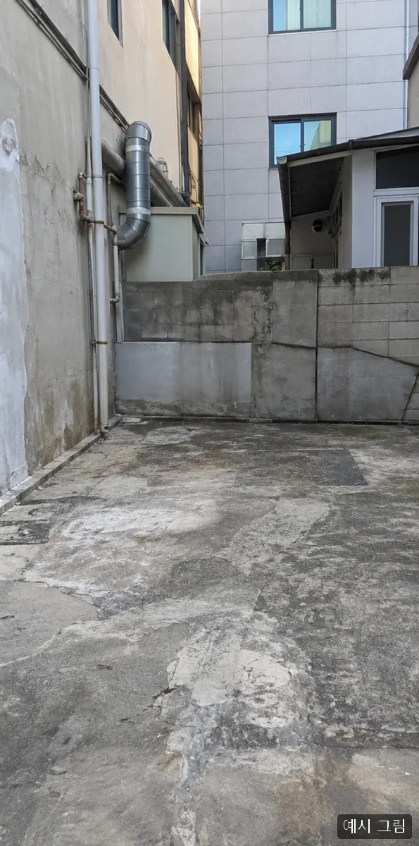 잔재를 치운 뒤 드러난 바닥을 보여 주는 예시 그림